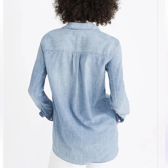 Madewell Chambray Classic Ex-Boyfriend Shirt in Mazzy Wash - Picture 4 of 11